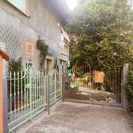 Dimora Amalthea Laghi Maggiore E Monate * Angera