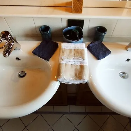 Dimora Amalthea Laghi Maggiore E Monate Apartament Angera